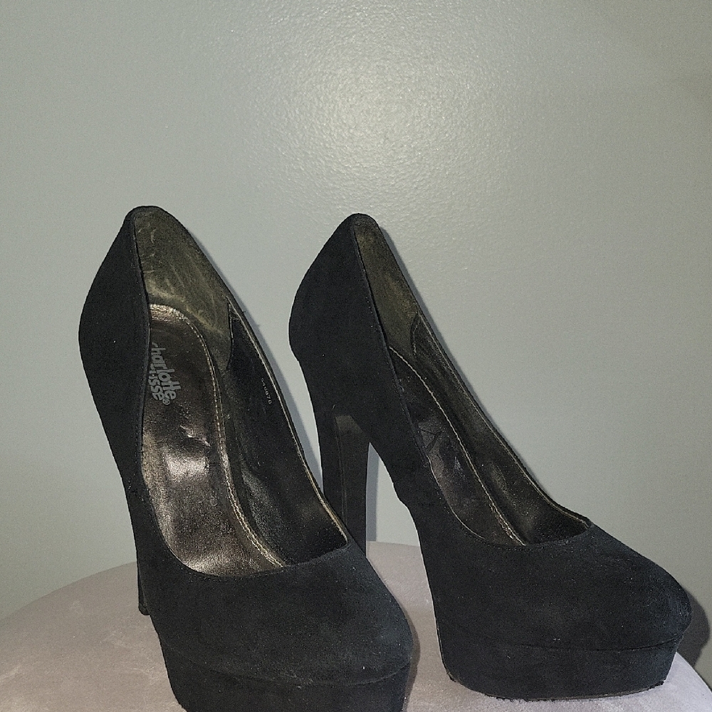 Black High Heel Pumps